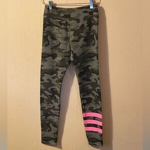 NWT Sundry Camouflage Women’s Leggings with Hot Pink Stripes